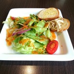 栗栗珈琲 - パスタランチセット1,250円
            サラダとバゲット。
