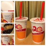 Coco 都可茶飲 - 個人的には仙草ゼリー入りの奶茶三兄弟がストライク(10元)Lサイズで160円くらいです(^^;;
            