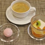 デザート二種盛と珈琲