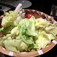 赤坂うまや - お通しの生野菜700円