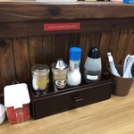 豚骨らーめん 魂龍 - 卓上調味料。