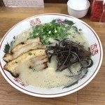 豚骨らーめん 魂龍 - ラーメン全景。