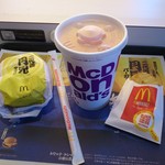 マクドナルド - 期間限定の月見マフィンとハッシュポテト、野菜生活100を組合せたセットです。(2017年9月)