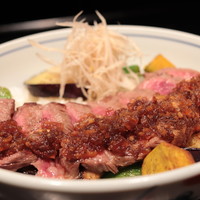 御二九と八さい はちべー - 季節野菜と近江牛ハラミ丼