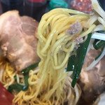 台湾ラーメン 江楽 - 台湾ミンチにもやしやニラもあるでよ〜♫❗️