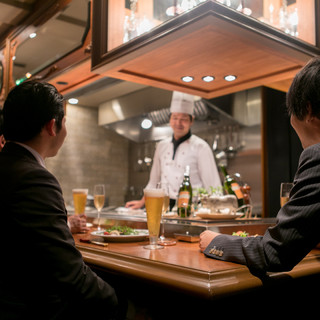カウンターを貸切にし、お客様だけの部屋としてご利用いただけます。