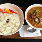 スプーンソング - チキンと香菜のベルベレ・ココナッツ・マンガルール・コリ・ガシ風(1,200円)