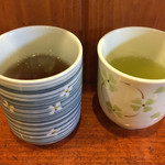 Unagi Kazutomo - 冷たいお茶と温かいお茶、両方いただきました。