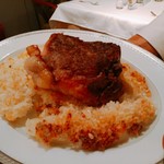 ラトラス - 和牛サーロインの岩塩包み焼き ソース　ポワヴラード