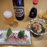 73107172 - 天然かんぱちさしみ400円とわかめ根の葱合320円