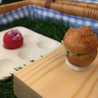 ENEKO Tokyo - 鰻の燻製のサンド。クラストがカリッとしたバゲットの様な物で火が入った鰻のタルタルの様なクリーミーなペーストがサンドされている。クリーミーで旨味あるサンドは美味！