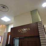 GODIVA - エスカレーターの近く