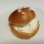 ブーランジェ エス・カガワ - ホワッと淡い口溶けなのに豊かなコク、レモンピール入りで爽やかな練乳バタークリーム