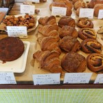 ブーランジェ エス・カガワ - 毎日食べたくなる、優しい焼き色の素朴なパンたち（その1）