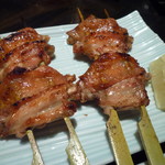 TORIDOKI - 炭火が香るこんがりパリパリの皮、骨の周りの身はしっとりジューシー！