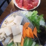 兆奎餃子 - 鍋のセット野菜と羊肉一人前