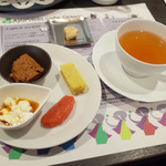 アーユルヴェーダ・カフェ ディデアン - ワンプレート・カレーセット(1500円)のスイーツと紅茶