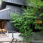 和泉屋傳兵衛 - 湯川へと続く道