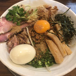 麺作 赤シャモジ - 【まぜシャモジ】『特製塩ダレまぜそば』780円 大盛り無料 味玉付き