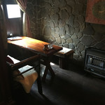 パペルブルグ - ここは地下牢っぽいテーブル。1人でゆっくりしてみたい