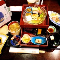 美濃吉 新阪急ホテル店 - 京弁当　麩田楽付き　2600円