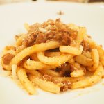 Giglio - パスタ+ドルチェ 1490円 の国産牛肉と豚肉を赤ワインで煮込んだソース"ラグー ディ フィンタ" シエナ伝統パスタ "イ・ピーチ"