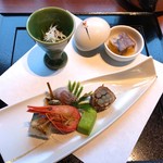 ラビスタ阿寒川 - 前菜：北海縞海老・蝦夷梅貝旨煮・穴子煮凝り・うすいカステラ・炙り秋刀魚小袖寿司・葉山葵醤油漬け・しらす・牛八幡巻き