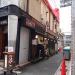 牛昭 - 今回は、バッチリ予習していました、生田ロードのカラオケジャンカラの裏通り。