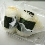 おにぎり　都 - オカカと明太子（奥）