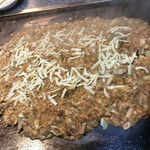 鉄板居酒屋 へらちょんぺ - ちょんぺママ特製もんじゃや～！（トッピング：チーズ・キムチ・豚肉）