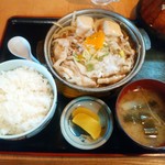 喰処 三吉 - 肉鍋定食