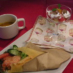 グラングラン - スペシャルランチのシーフードクレープ！！！　本日スープとフルーツのカクテル付き　980円！