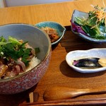Kicchin Sugi No Ko - ランチのセット(小鉢、サラダ、佐助なす)