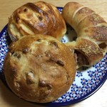 パン ビヨリ - ホワイトチョコのパン、くるみパン、ソーセージのパン