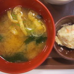 すき家 - お味噌汁とマヨポテ