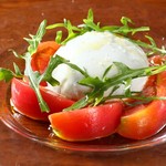 イタリア田舎料理 ダンロ - 望月のモッツァレラとフルーツトマト