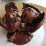 ピエール・エルメ・パリ - サンサシフォン　アンフィニマン　ショコラ　２３７６円