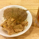 大衆酒場 かぶら屋 - おでんの牛スジと黒はんぺん