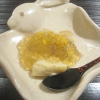 うち山 - 冷たい炊き合わせ（赤茄子、山葵の醤油漬け、雲丹ジュレ）