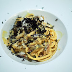 ICARO miyamoto - スパゲッティ　カルボナーラ、オーストラリア産　黒トリュフがけ