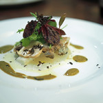 ICARO miyamoto - オーストラリア産　蒸しアワビとジャンボマッシュルームのカルパッチョ　下にはポレンタ、新玉ねぎのピューレと肝のソース　黒トリュフがけ