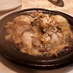 カッチャトーレ - 牡蠣とキノコのアヒージョ