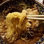 長浜屋台 ハリガネ - 長浜ラーメン黒(マー油入り)(2017.09)