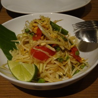 Longrain Tokyo - ”ソルタム”スパイシーグリーンパパイヤサラダ