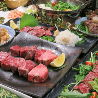 OK on the day! A course where you can eat a hearty portion of grilled Motsu-nabe (Offal hotpot), and meat!