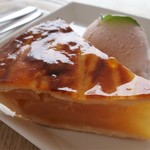 カフェ&ショップ cube - 老舗 十和田富士屋ホテルのアップルパイ
