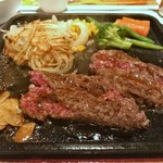 寛屋 - 店員さんが半分にｶｯﾄしてくれます