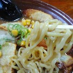 手打らーめん紅花 - 麺　アップ！