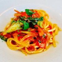 エビスエスクラッシコ - サルデッラ（しらすの唐辛子漬け）と季節野菜のトマトソース