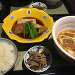 日本橋 三冨魯久汁八 - 金目鯛と豆腐の煮物定食
            
